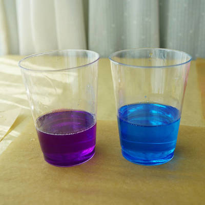 用枯木與樹脂，打造一枚獨一無二的吊墜